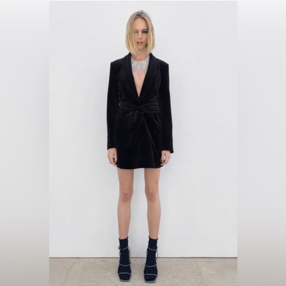NEW WITH TAGS ZARA BLACK VELVET COLLARED MINI DRESS